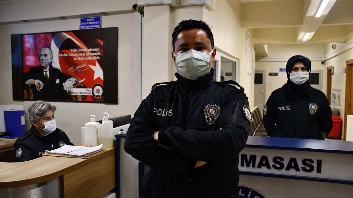 Sivas'ta polis memuru, klarnetiyle gönüllere dokunuyor