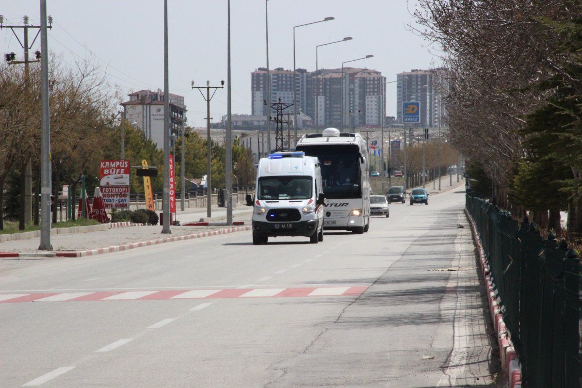 Karaman'da pozitif yolcunun bulunduğu otobüs yurda götürüldü