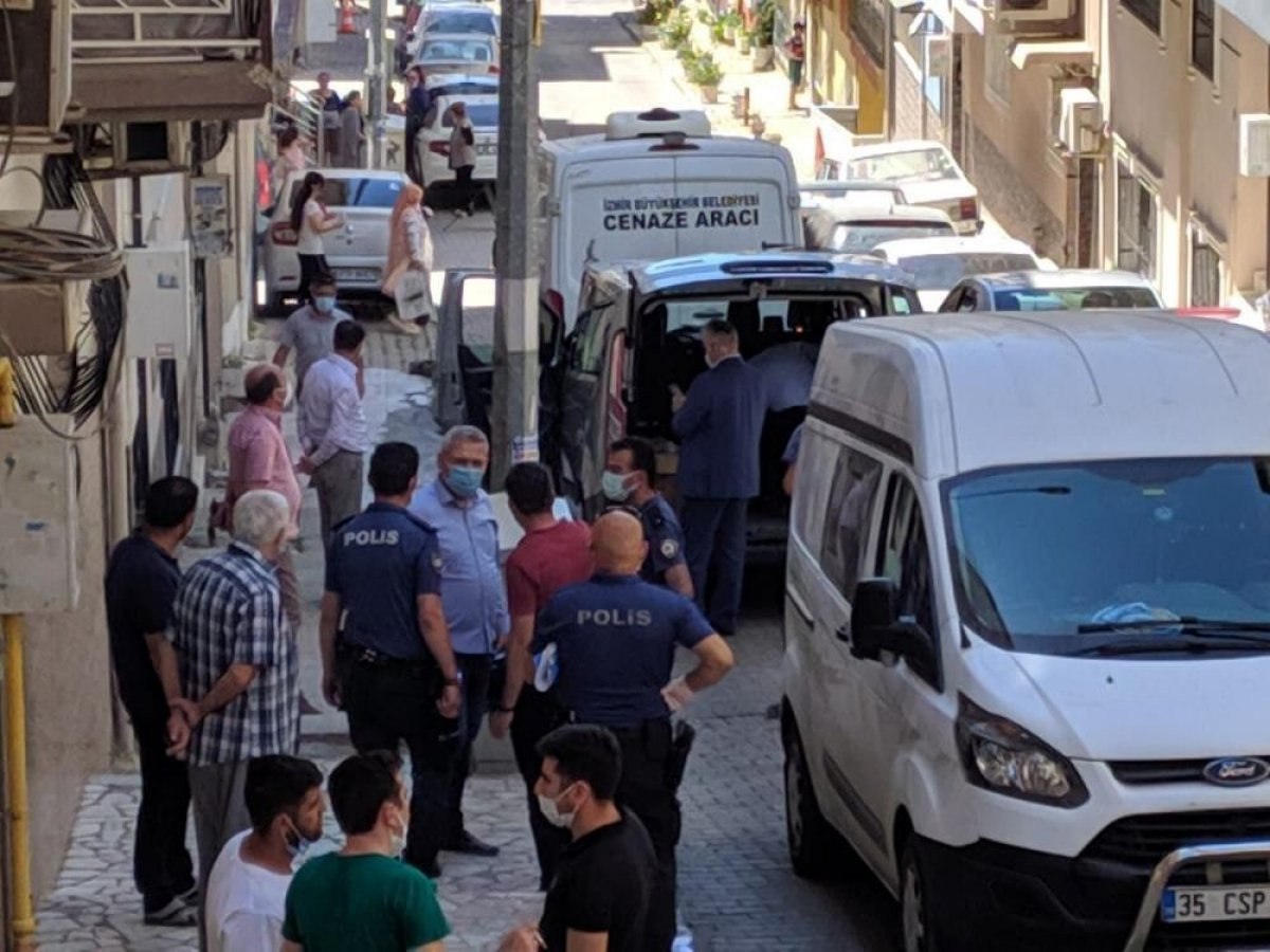 İzmir'de kızını eşarpla boğarak öldüren anne tutuklandı