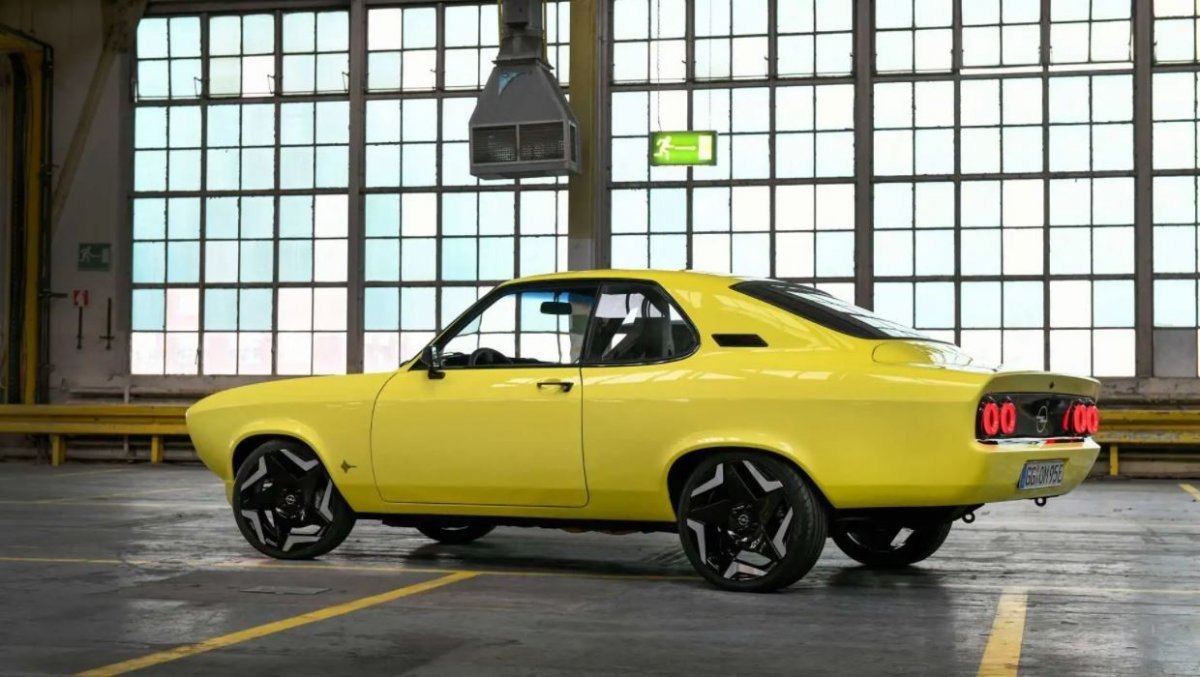 Opel'in klasik modeli Manta elektrikli araca dönüştü