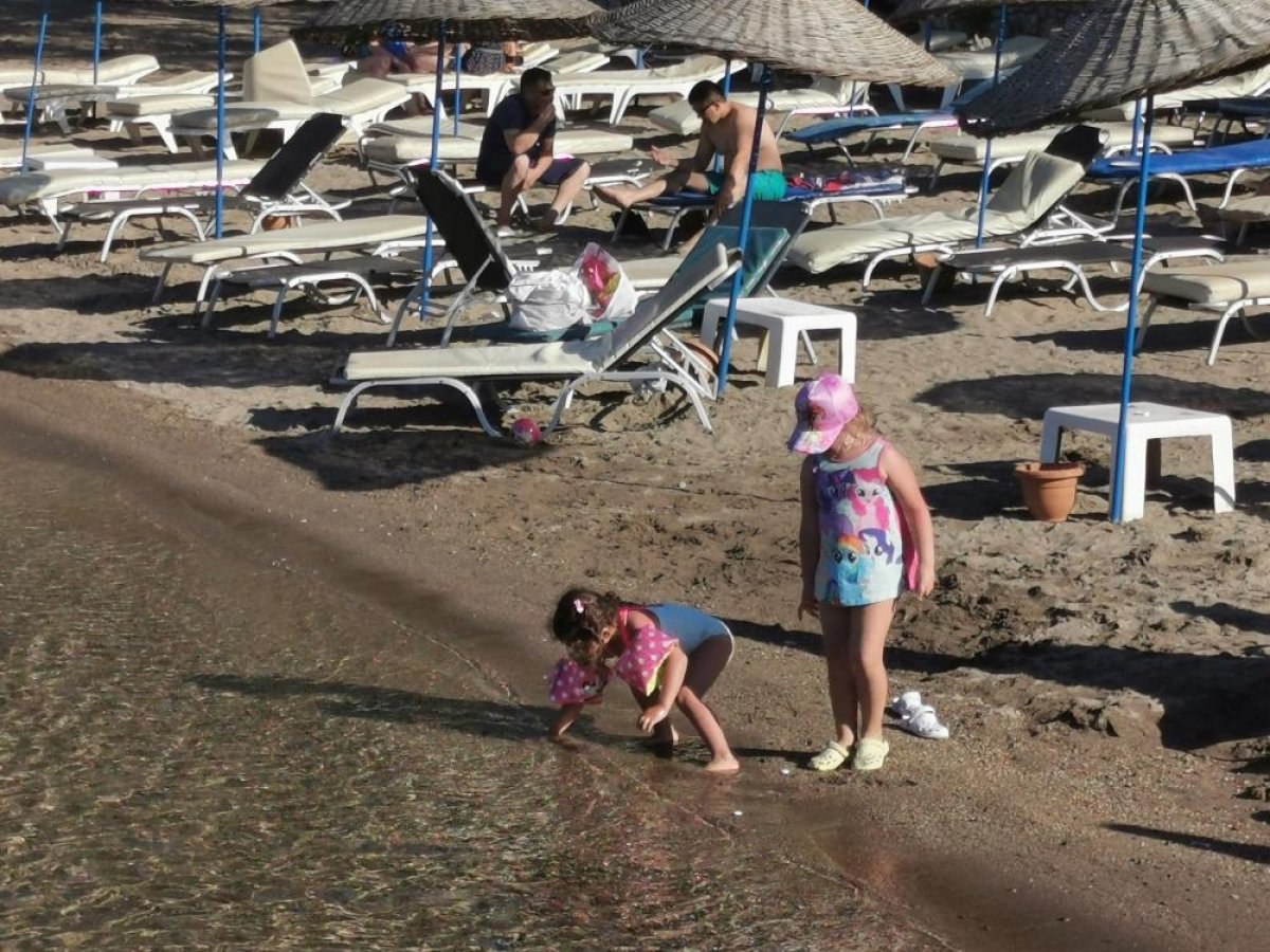 Marmaris'te yerli ve yabancı turistlerin deniz keyfi