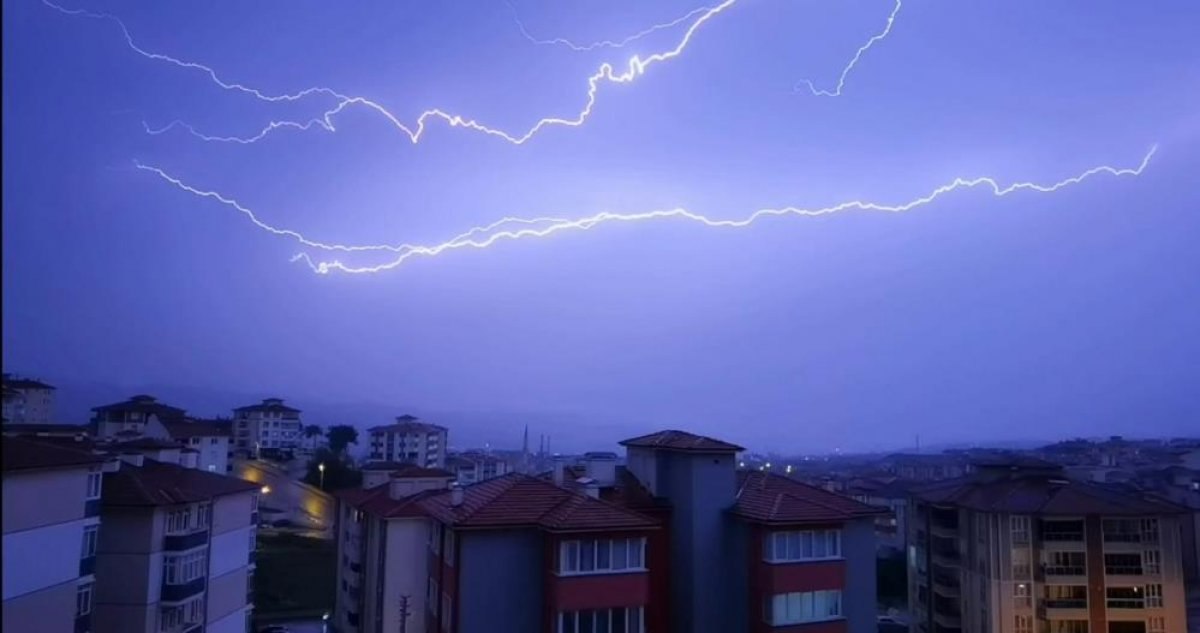 Karabük'te şimşekli gece