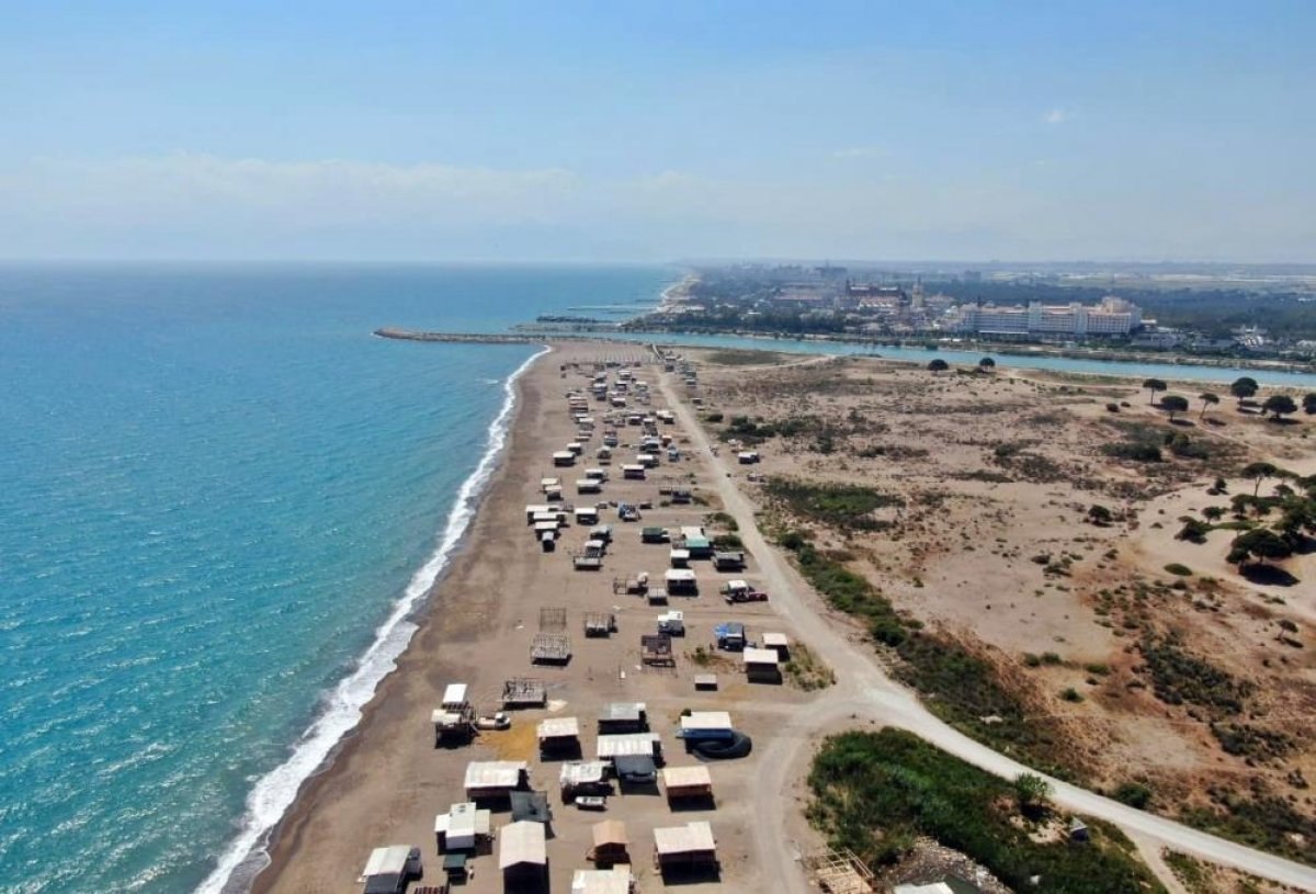 Antalya'da denize sıfır çardakta tatil