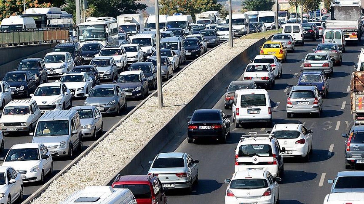 5 ildeki araç sayısı 1 milyon 42 bini aştı