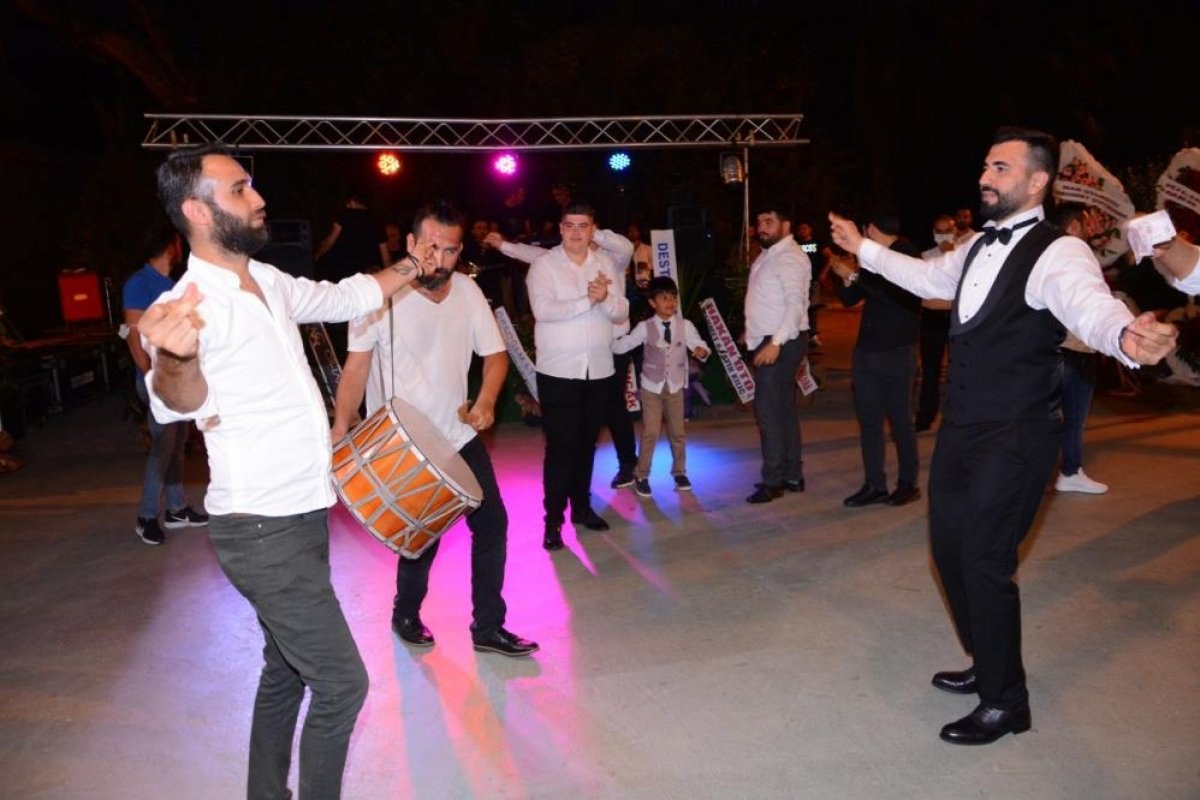 Antalya'da düğün üç kez ertelendi, damada para yağdı