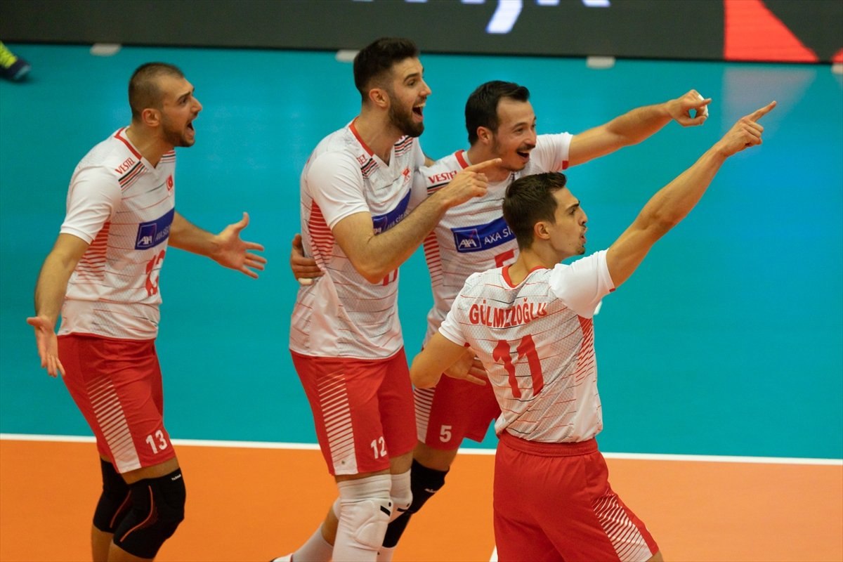 Cumhurbaşkanı Erdoğan, A Milli Erkek Voleybol Takımını kutladı