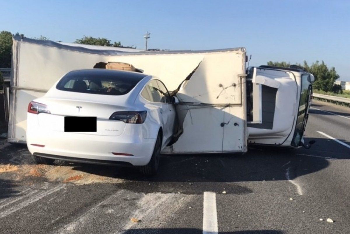 ABD, 30 Tesla kazasına soruşturma başlattı