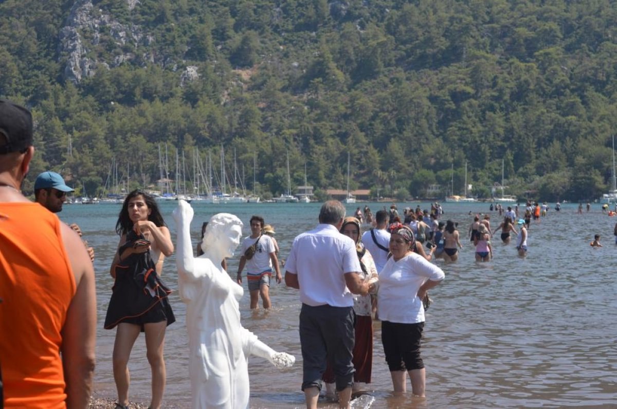 Kızkumu yerli ve yabancı turistlerin akınına uğradı