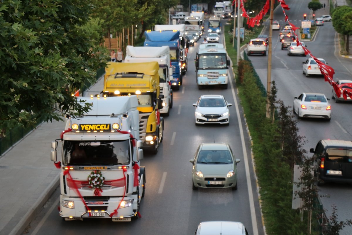 Zonguldak'taki şoför, tırını gelin arabası yaptı