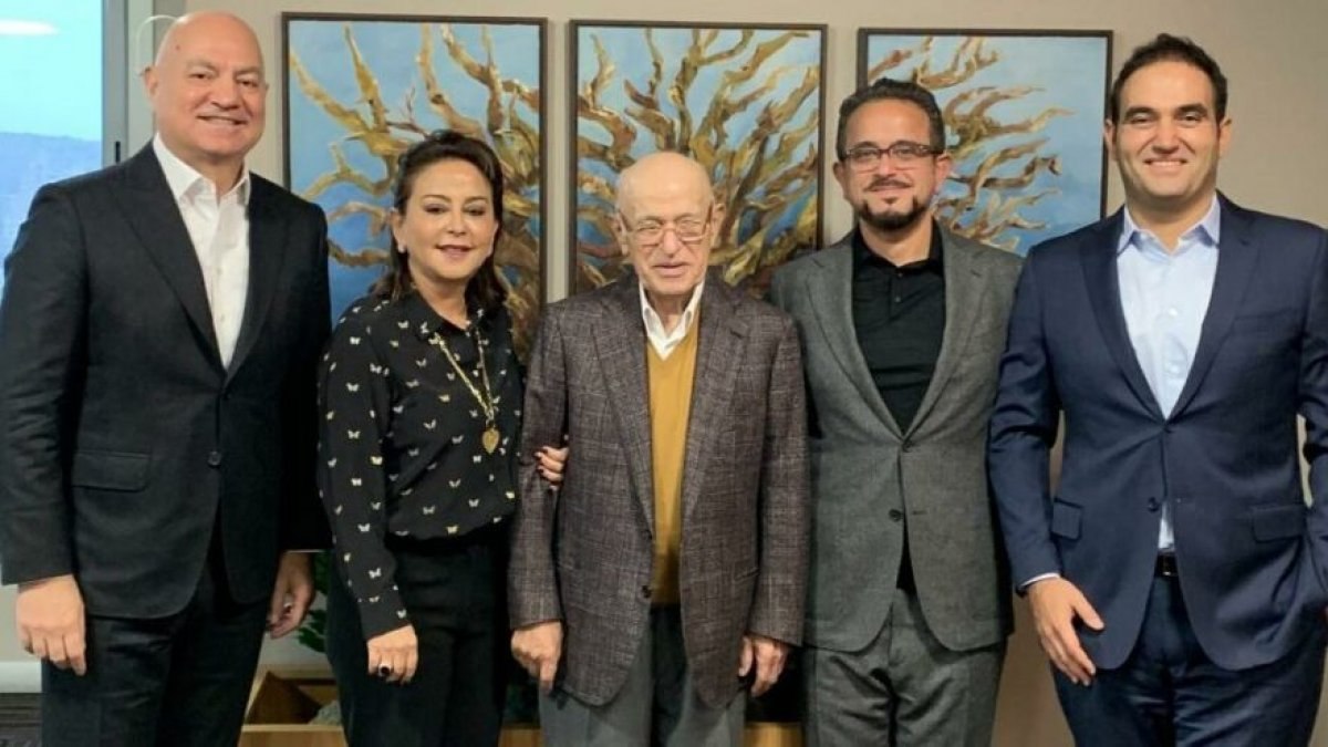 Şevket Sabancı hayatını kaybetti
