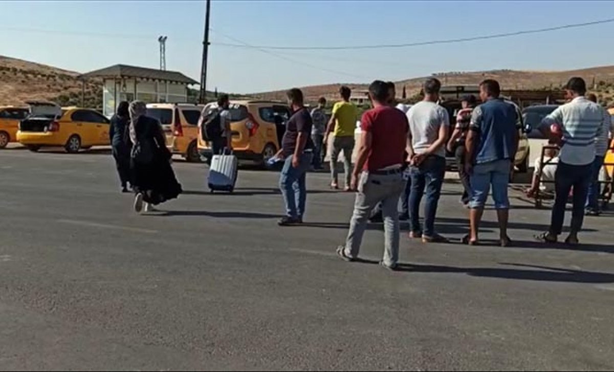 Bayram sonrası Suriyeliler, sınır kapılarından Türkiye'ye dönüyor