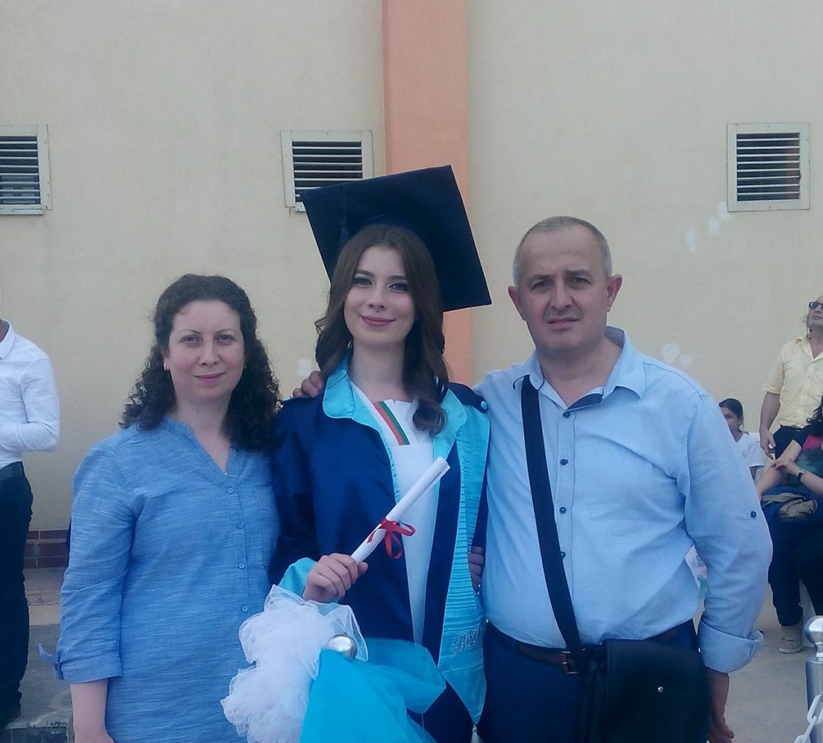 Kazada ölen üniversiteli Eda'nın diplomasını babası teslim aldı
