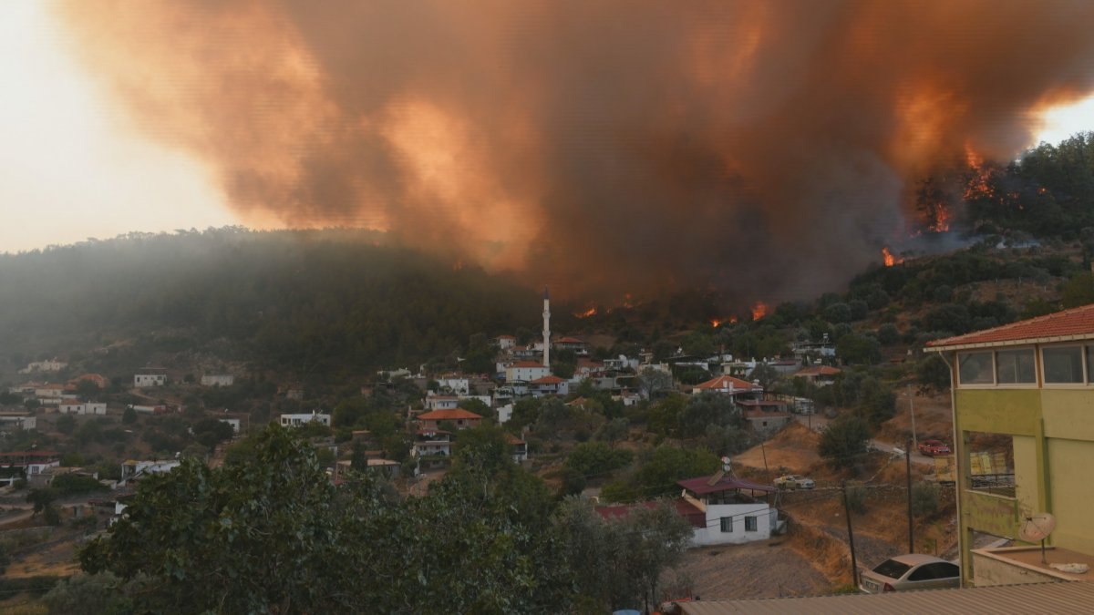 Muğla'da alevlerin büyüdüğü anlar görüntülendi