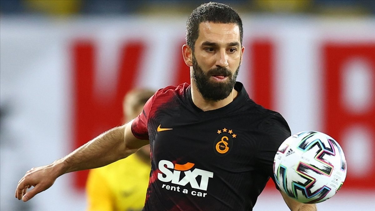 Arda Turan'ın paylaşımı Fenerbahçelileri kızdırdı: Kadıköy'de kapkara gece!