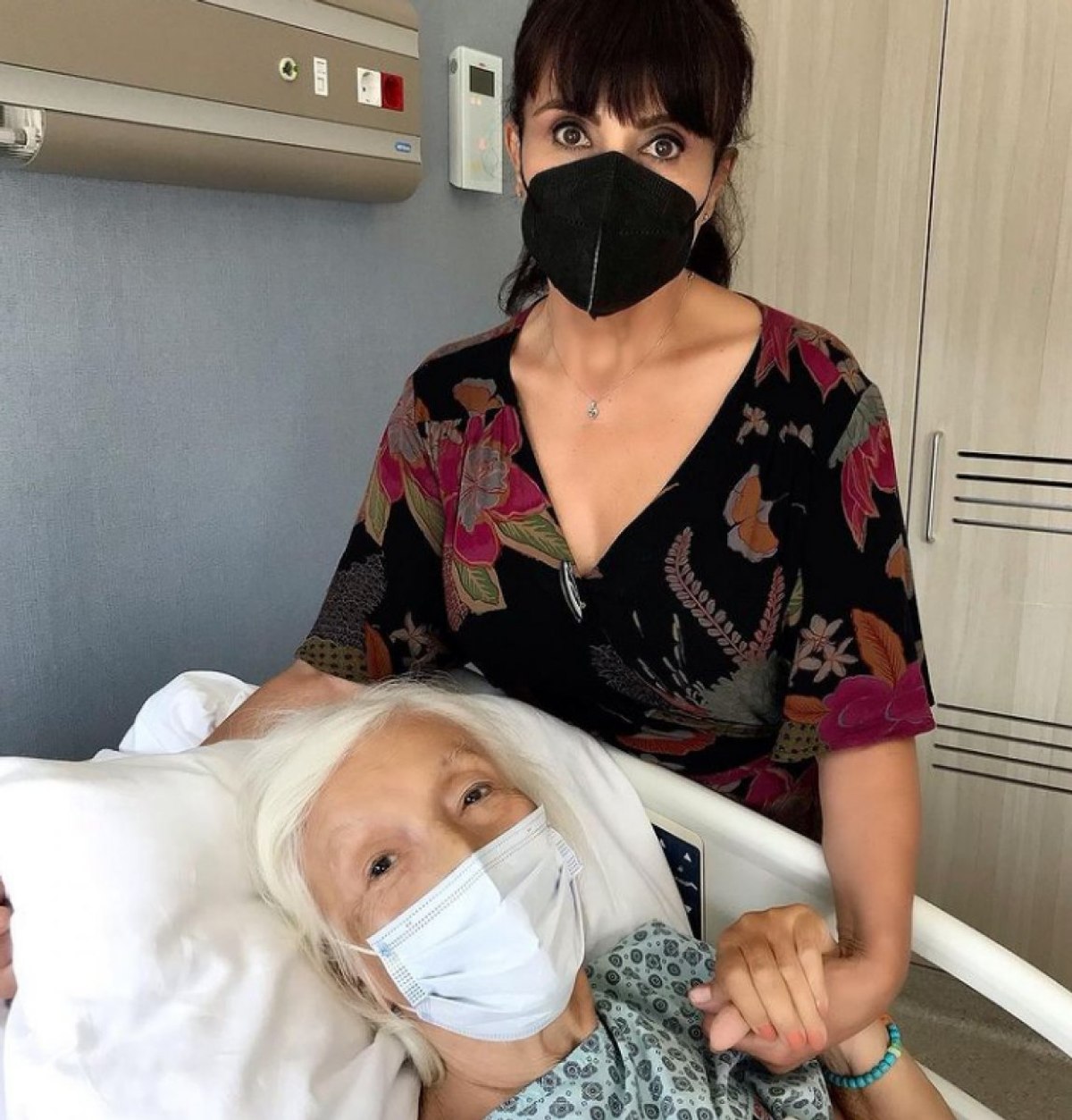 Ayşegül Aldinç'in annesi hastaneye kaldırıldı! Sebebi ise..