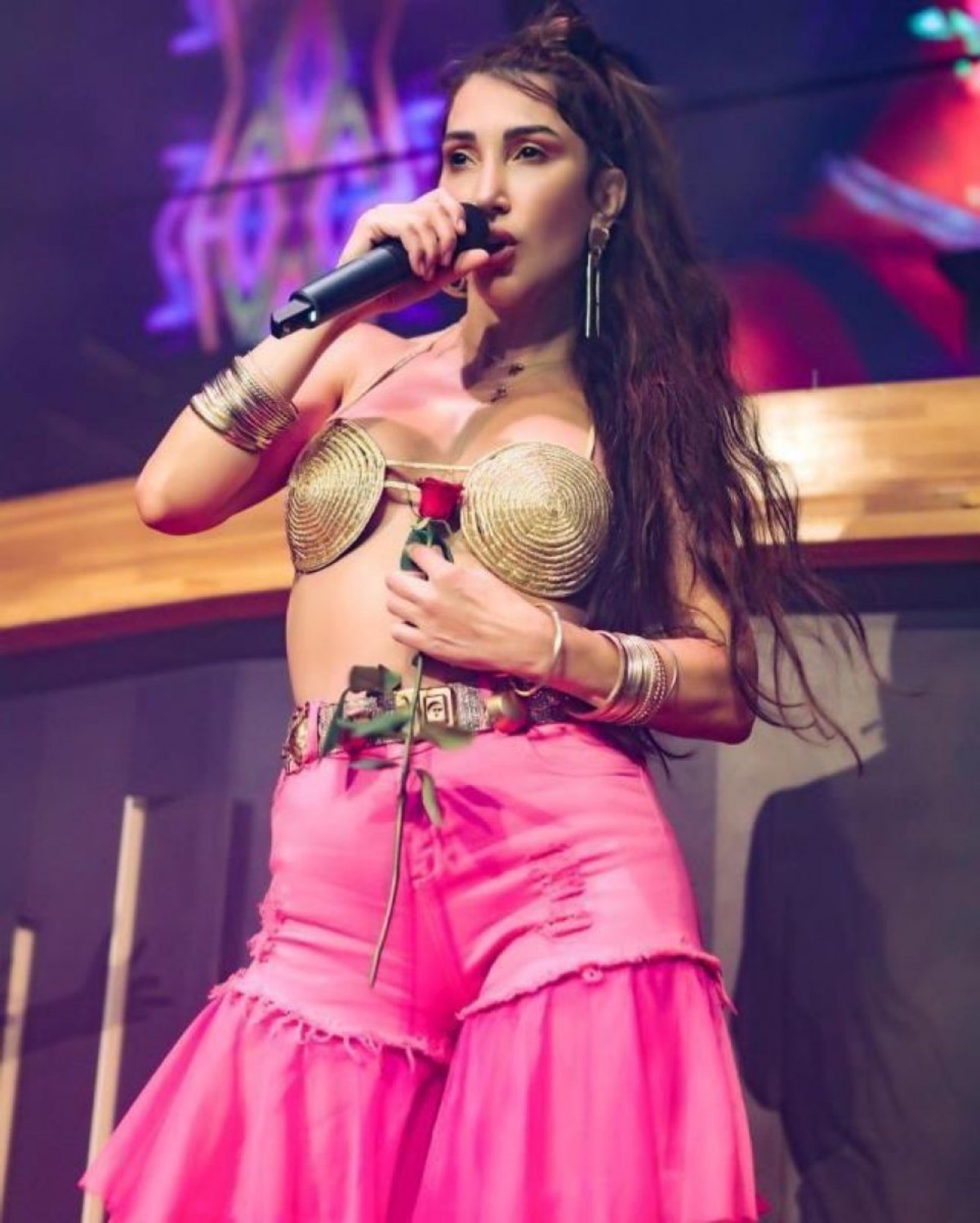 'Daha açık giyeceğim' demişti, dediğini yaptı! Hande Yener'in cesur seçimi olay yarattı