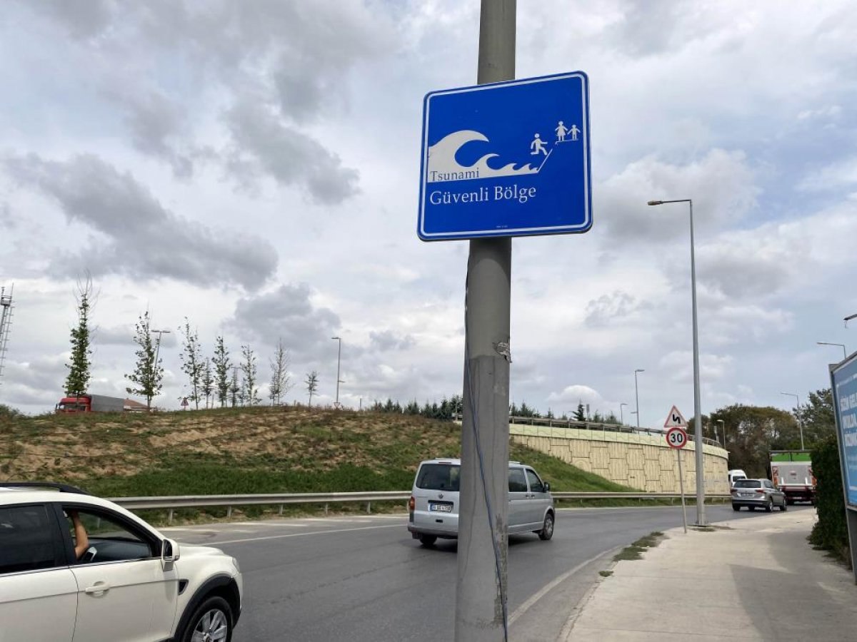 İstanbul'da tsunami tahliye tabelaları asıldı