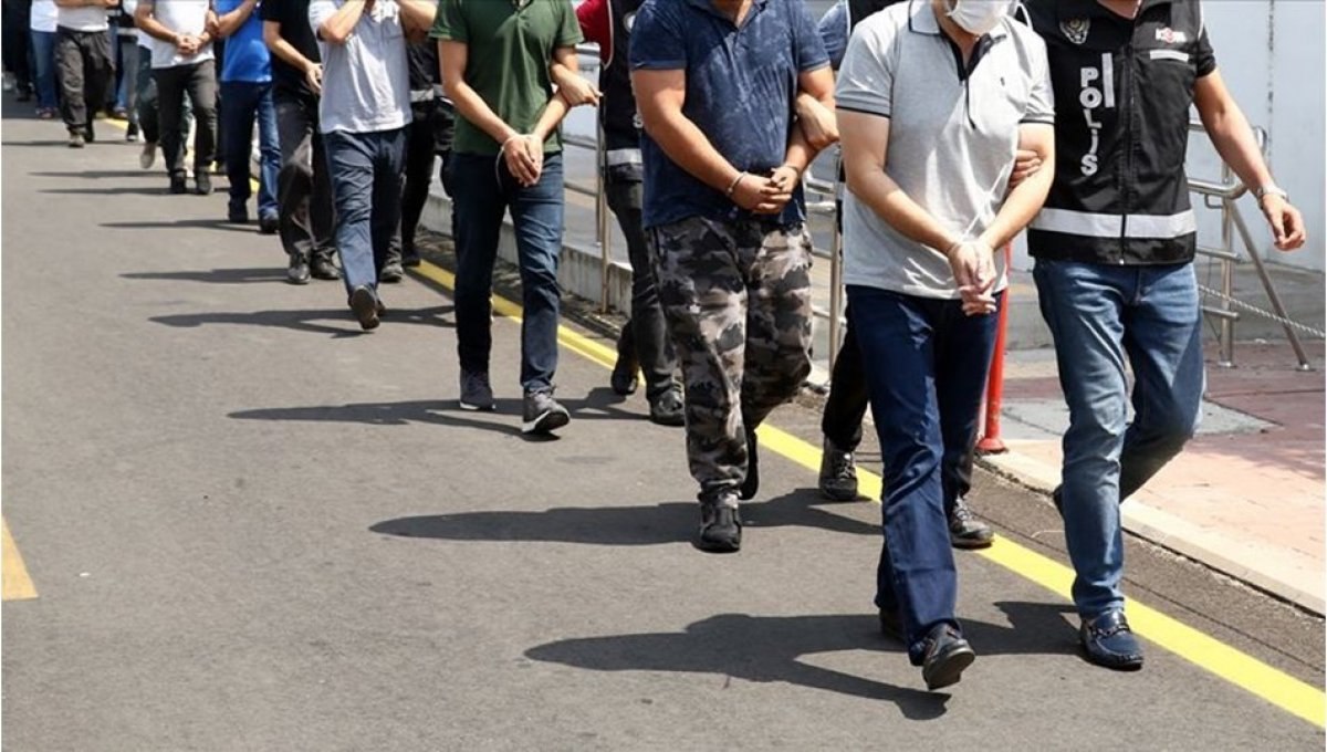 İzmir merkezli 41 il ve KKTC'de FETÖ operasyonu: 100 tutuklama
