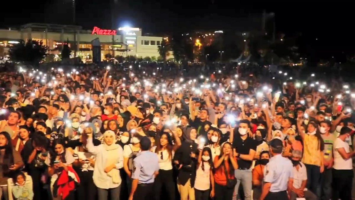 Şanlıurfa'da sosyal mesafesiz konser