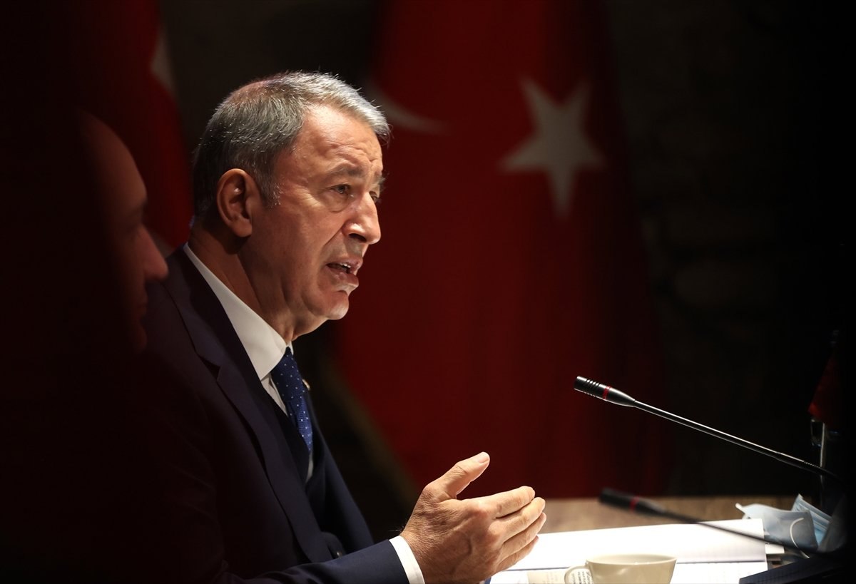 Hulusi Akar'dan Yunanistan'a diyalog çağrısı