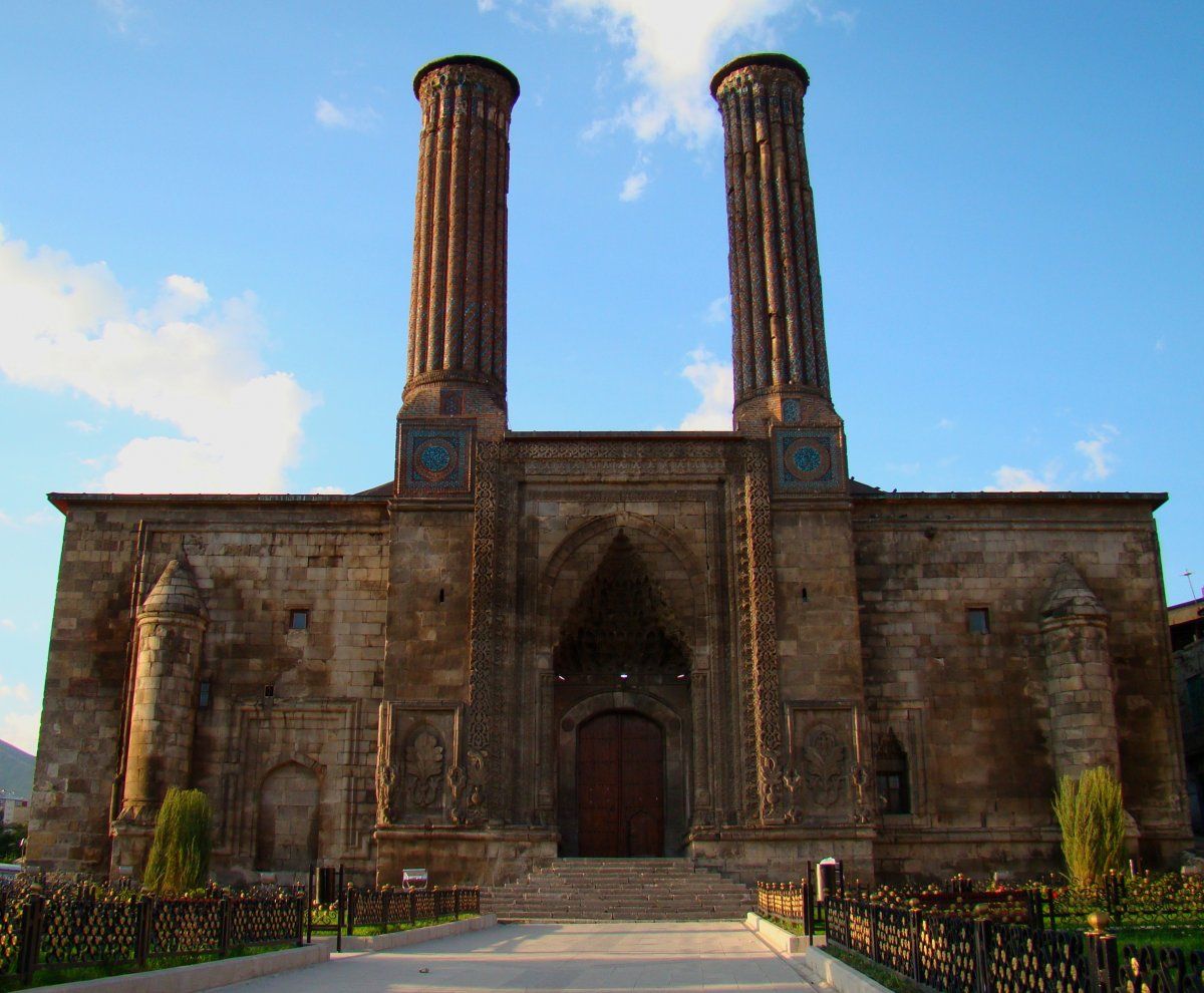 Çifte Minareli Medrese nerede? Çifte Minareli Medrese tarihi ve özellikleri