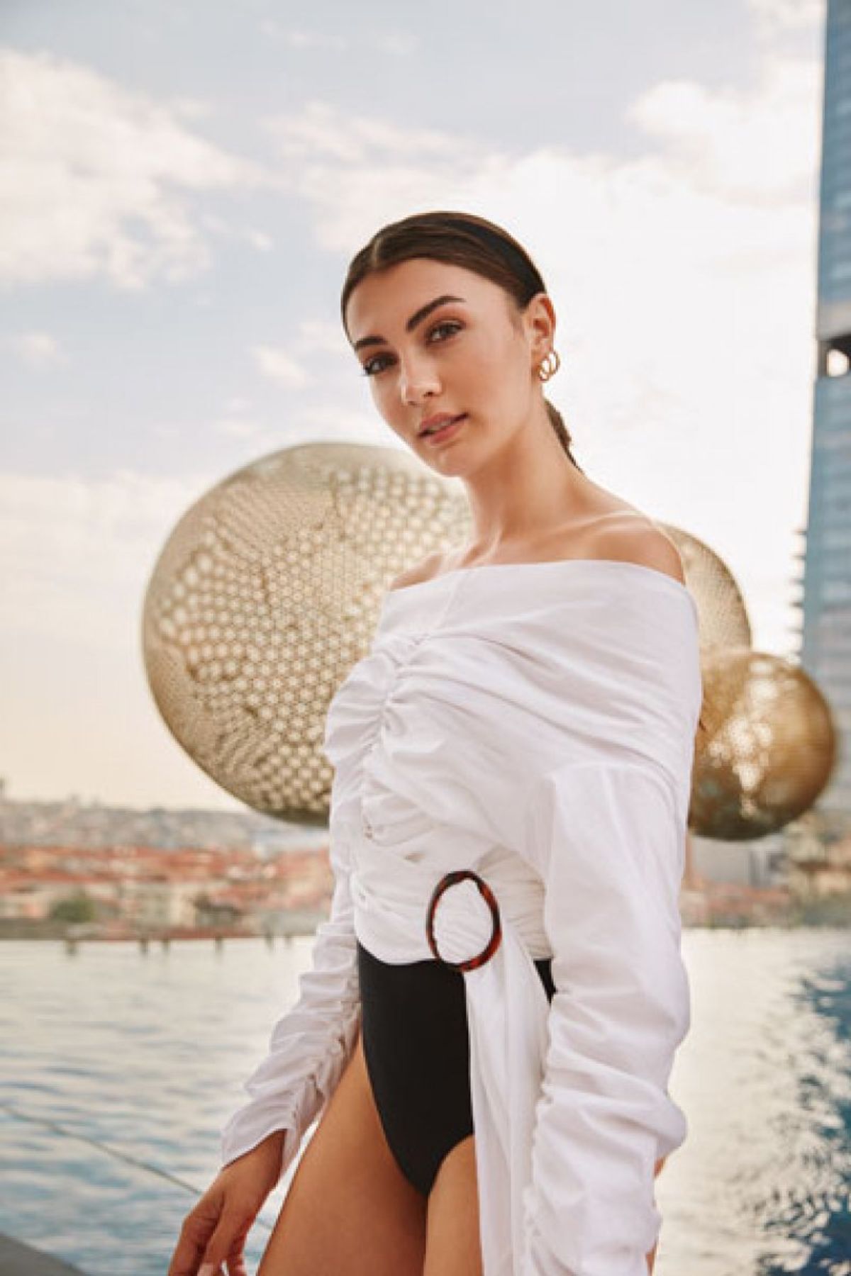 Aşk Mantık İntikam'ın Esra'sı Burcu Özberk de estetik harikası çıktı! Eski fotoğrafları şaşkına çevirdi