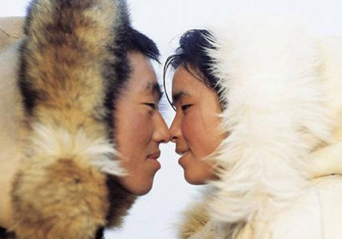 Ne dudaktan ne yanaktan: Eskimo öpücüğü 'Kunik' ile tanışın