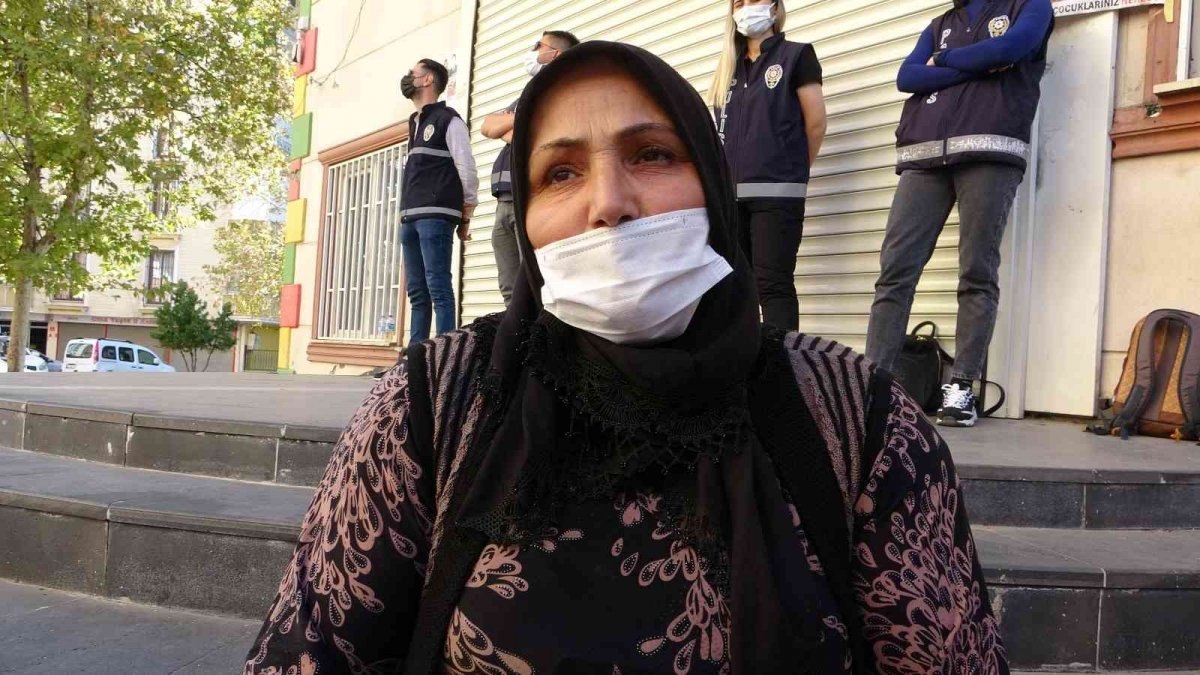 Diyarbakır'da yüreği yanık anne Necime Çiftçi'nin evlat nöbeti