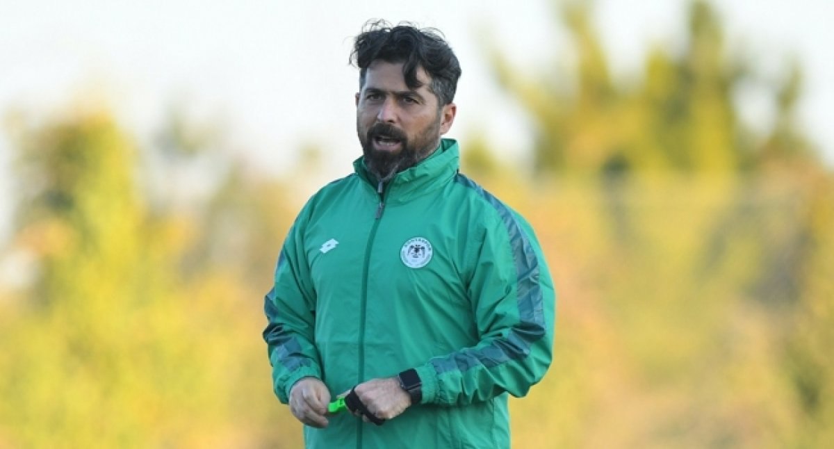 Konyaspor'da İlhan Palut'a 3 yıllık sözleşme