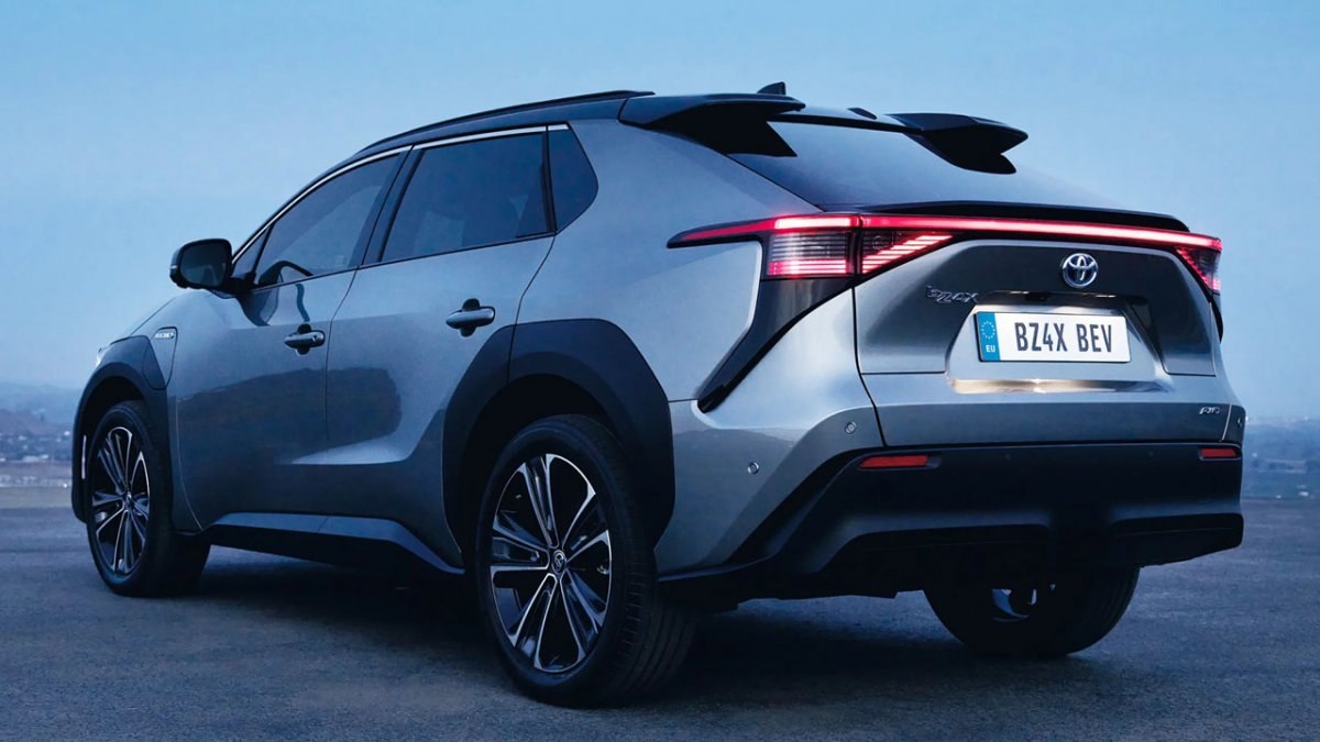 Toyota, binlerce elektrikli bZ4X modelini geri çağırıyor