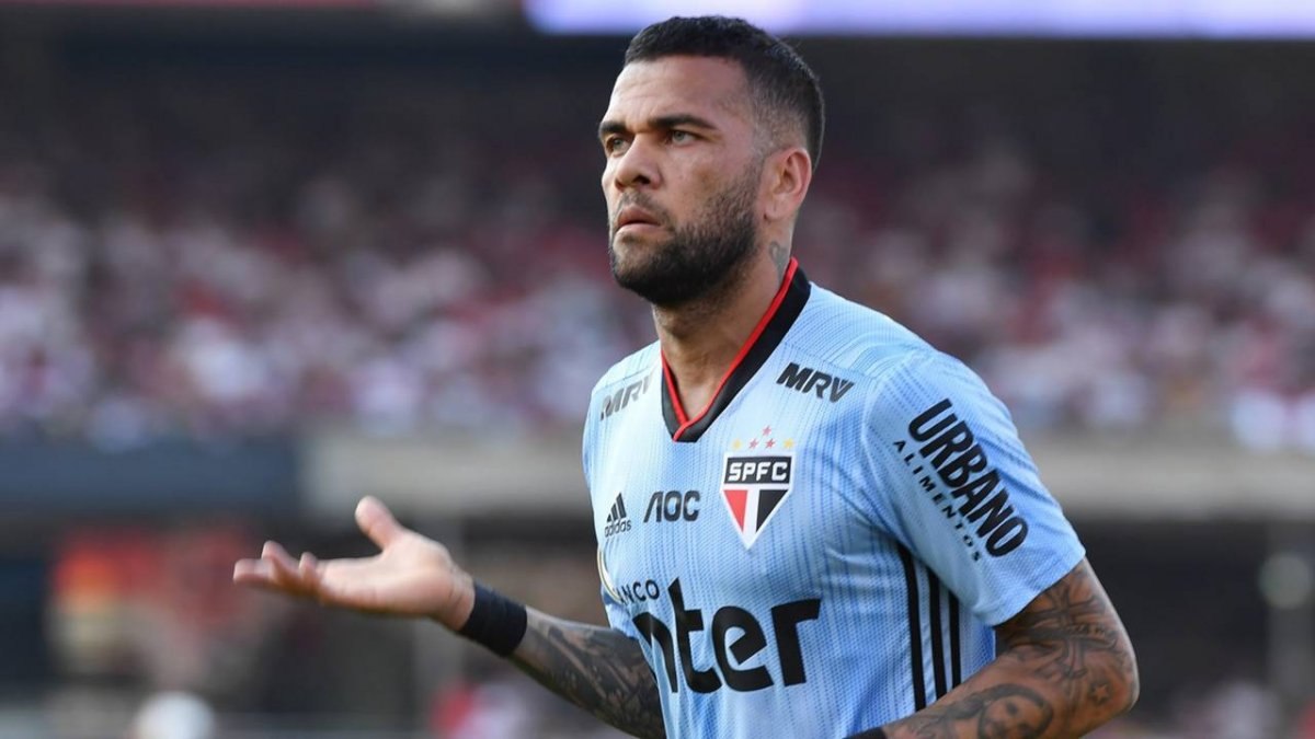 Barcelona'dan Dani Alves sürprizi