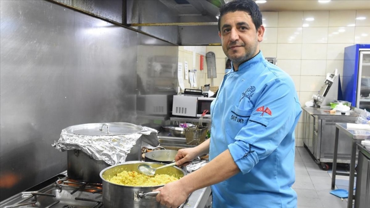 Nijerya'da Türk aşçı, yemekleriyle büyük beğeni topluyor