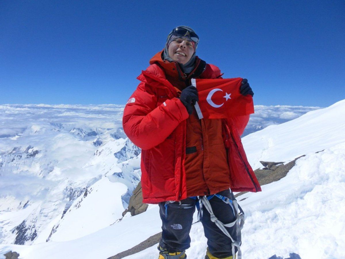 Esin Handal, Kar Leoparı unvanı alan ilk Türk kadın dağcı oldu