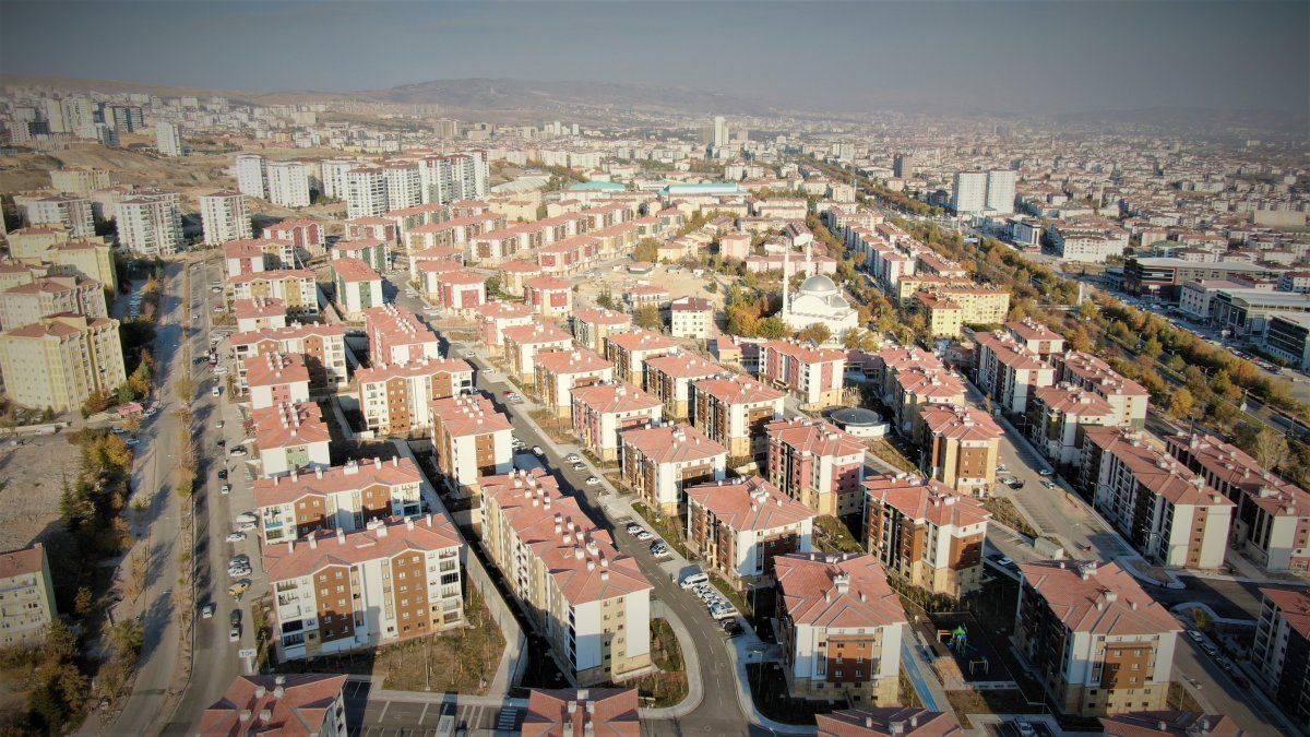 Elazığ'daki depremzedeler, konutlarının anahtarlarını aldı
