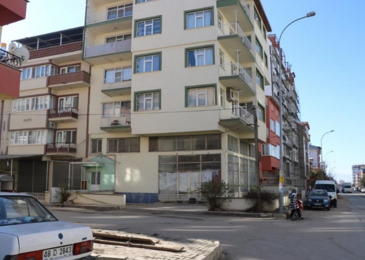 Afyonkarahisar'da camdan düşen çocuk yaşamını yitirdi