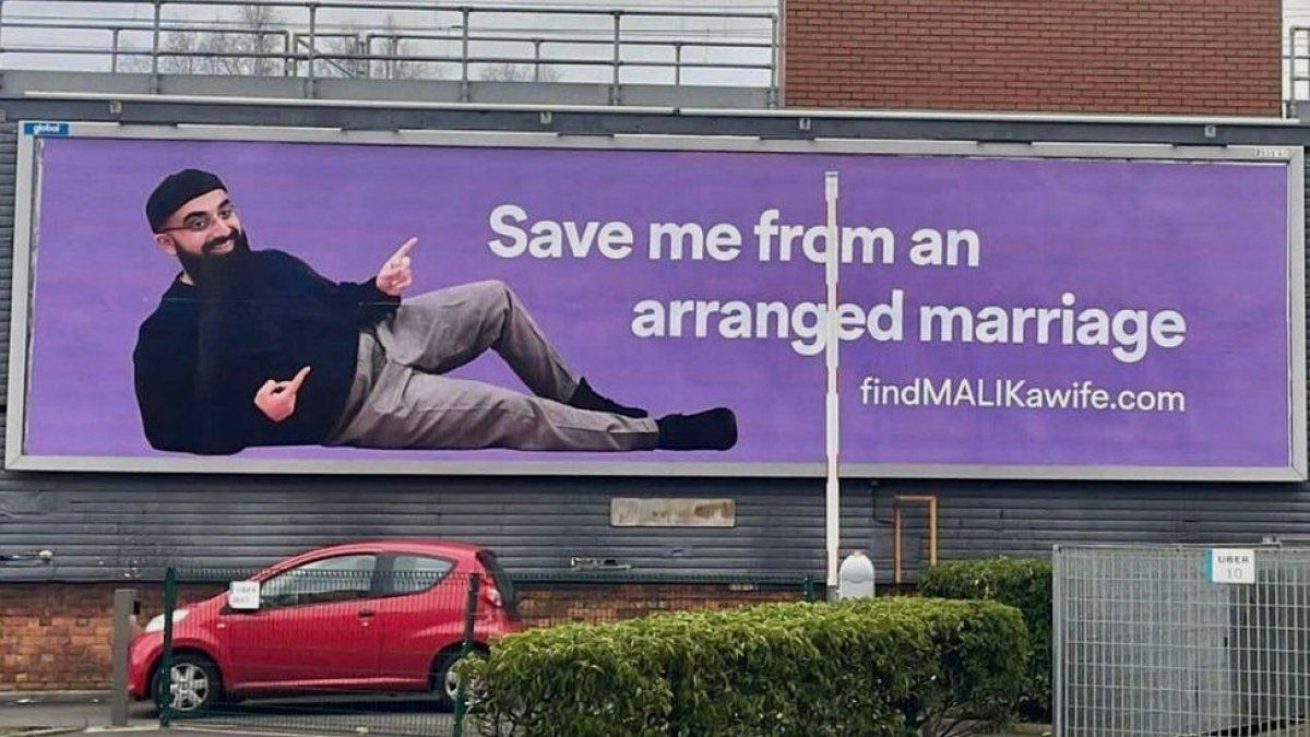 İngiltere'de ailesinin eş bulmasını istemedi, billboarda ilan verdi