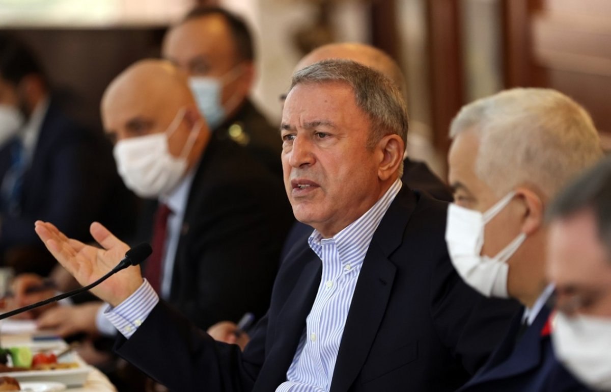 Hulusi Akar'dan Yunanistan'a 12 mil uyarısı