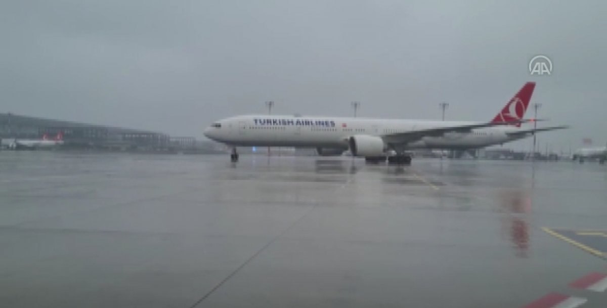 THY'nin tahliye uçağı Kazakistan'dan Türkiye'ye geldi