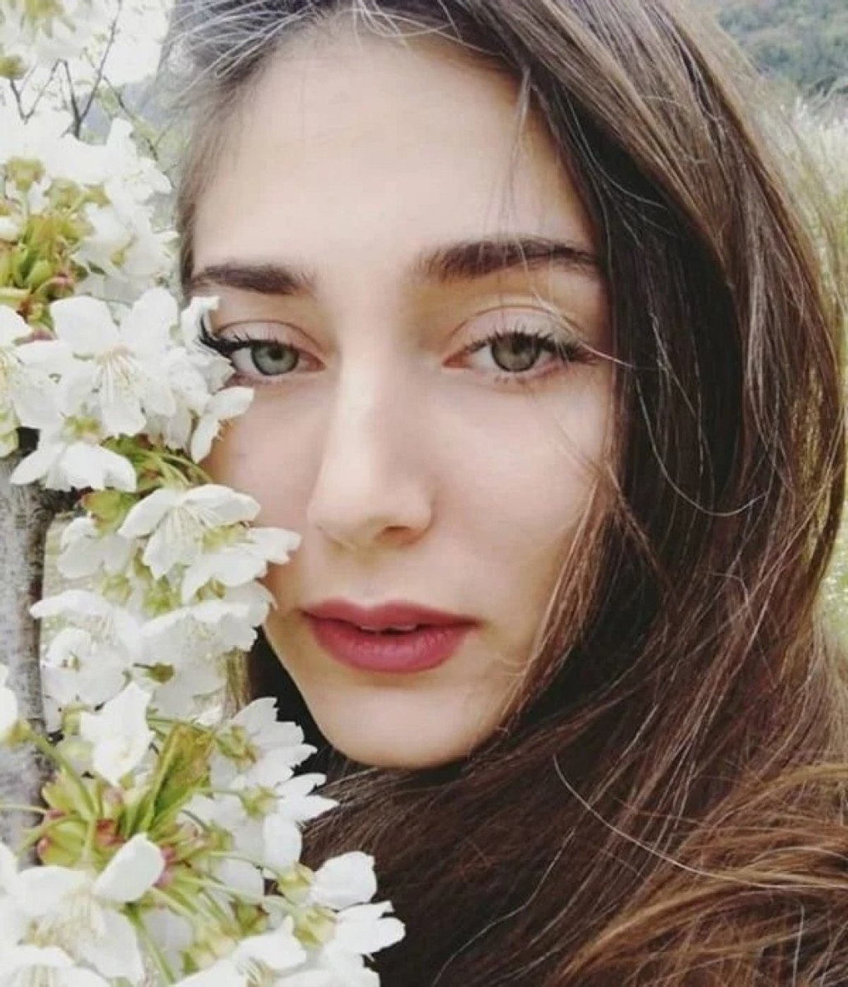 Gönül Dağı'nın Elif Hemşire'si Zümre Meğreli'nin pozları Instagram'ı salladı! Güzelliğiyle mest etti