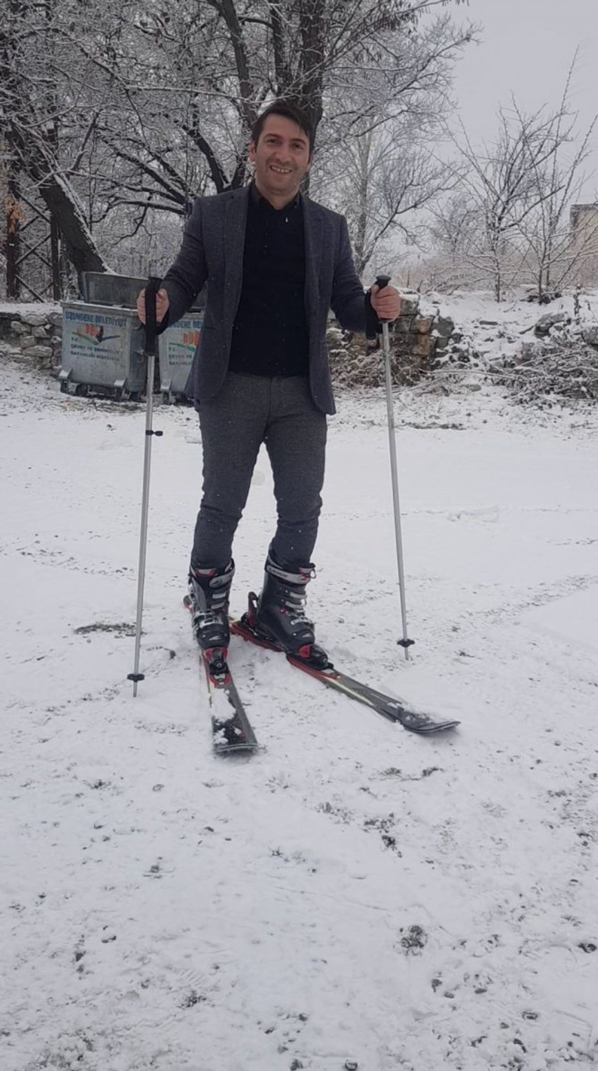 Erzurum'daki öğretmen okula kayarak gidiyor