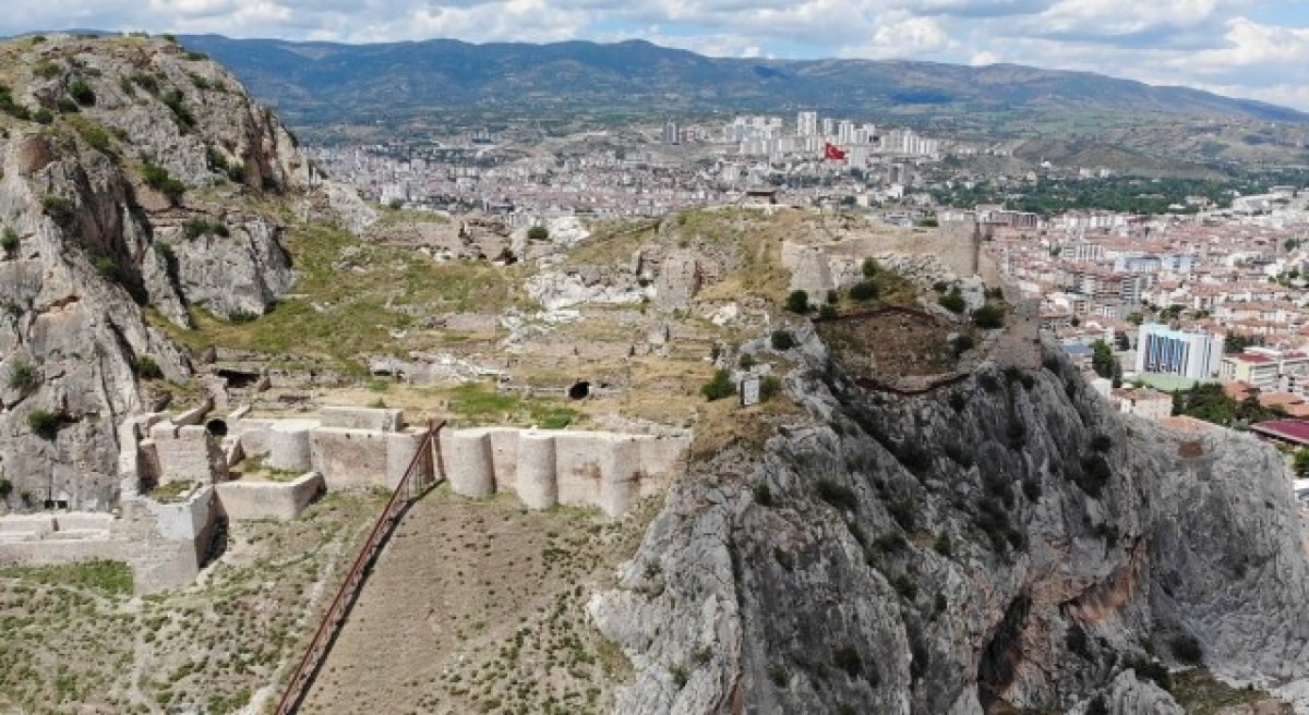 Vampir meraklıları akın ediyor! İşte Kont Drakula'nın Türkiye'de esir tutulduğu kale