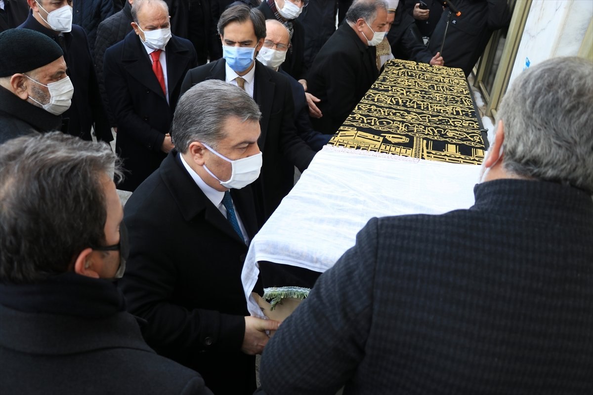 Fahrettin Koca'nın babaannesi, son yolculuğuna uğurlandı