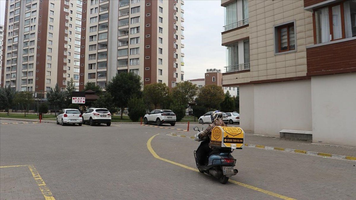 Türk-İş'ten motosikletli kuryelere destek
