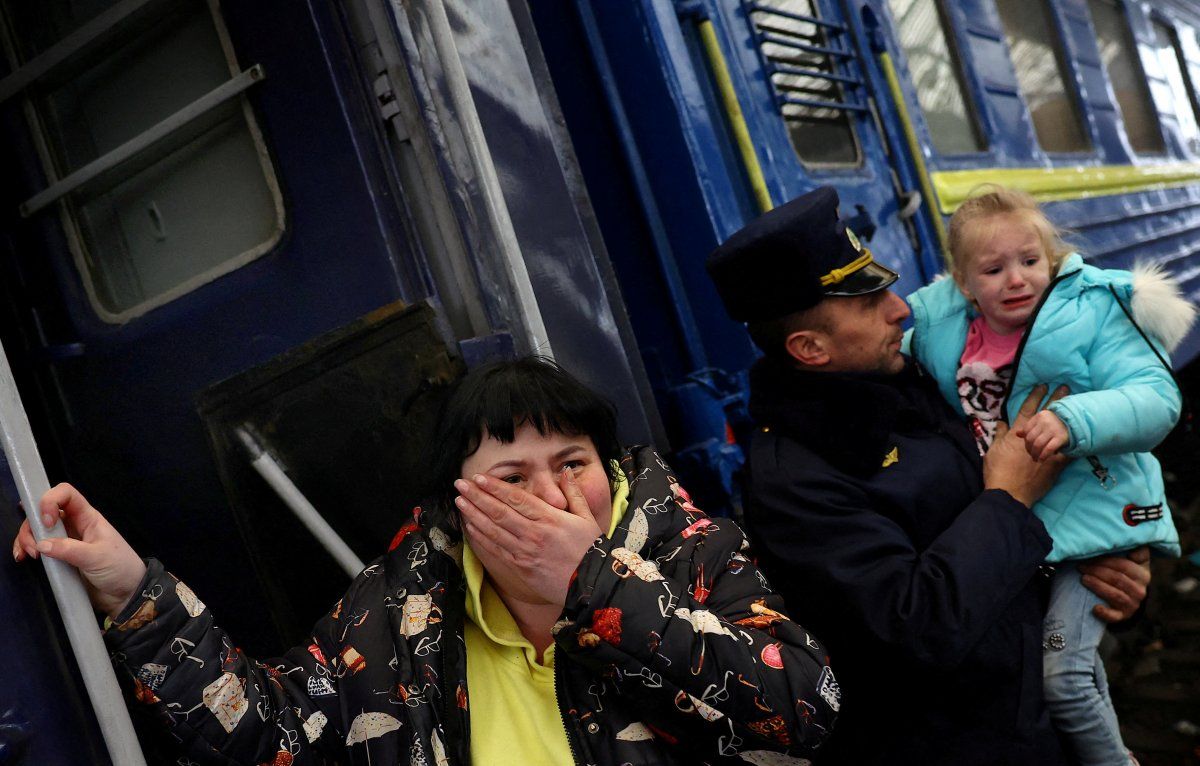 Binlerce Ukraynalı, Rusya'nın saldırdığı Kiev'den trenlerle kaçtı
