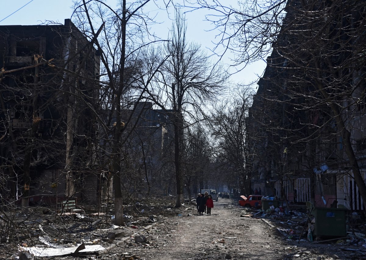Rus bombalarıyla harabeye dönen şehir: Mariupol
