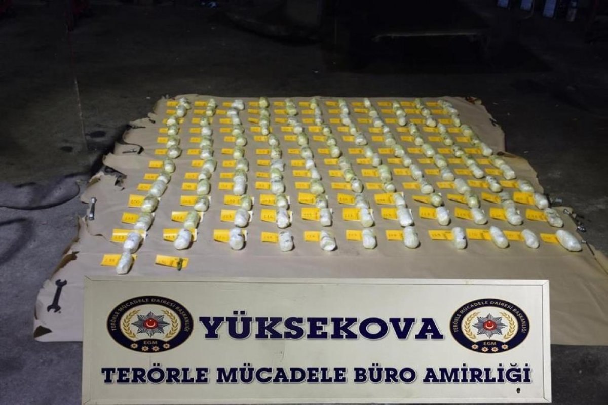 Polis memurunun kullandığı araçtaki 52 kilo patlayıcının görüntüsü çıktı