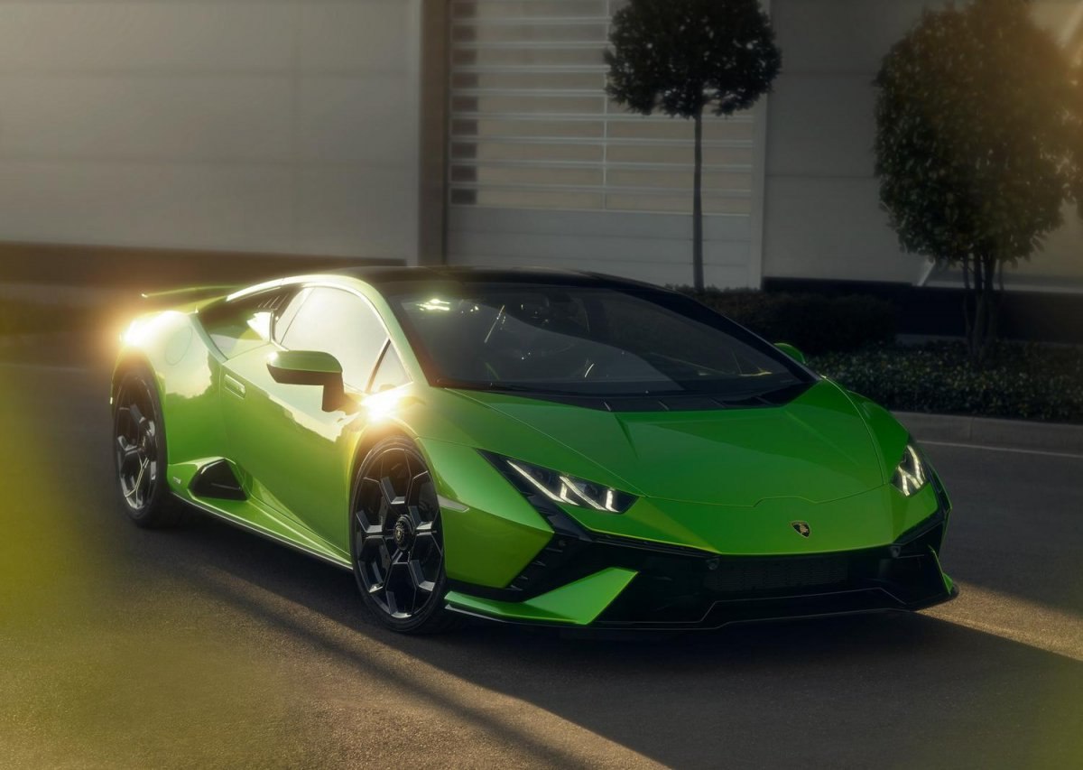 Yeni Lamborghini Huracan Tecnica tanıtıldı