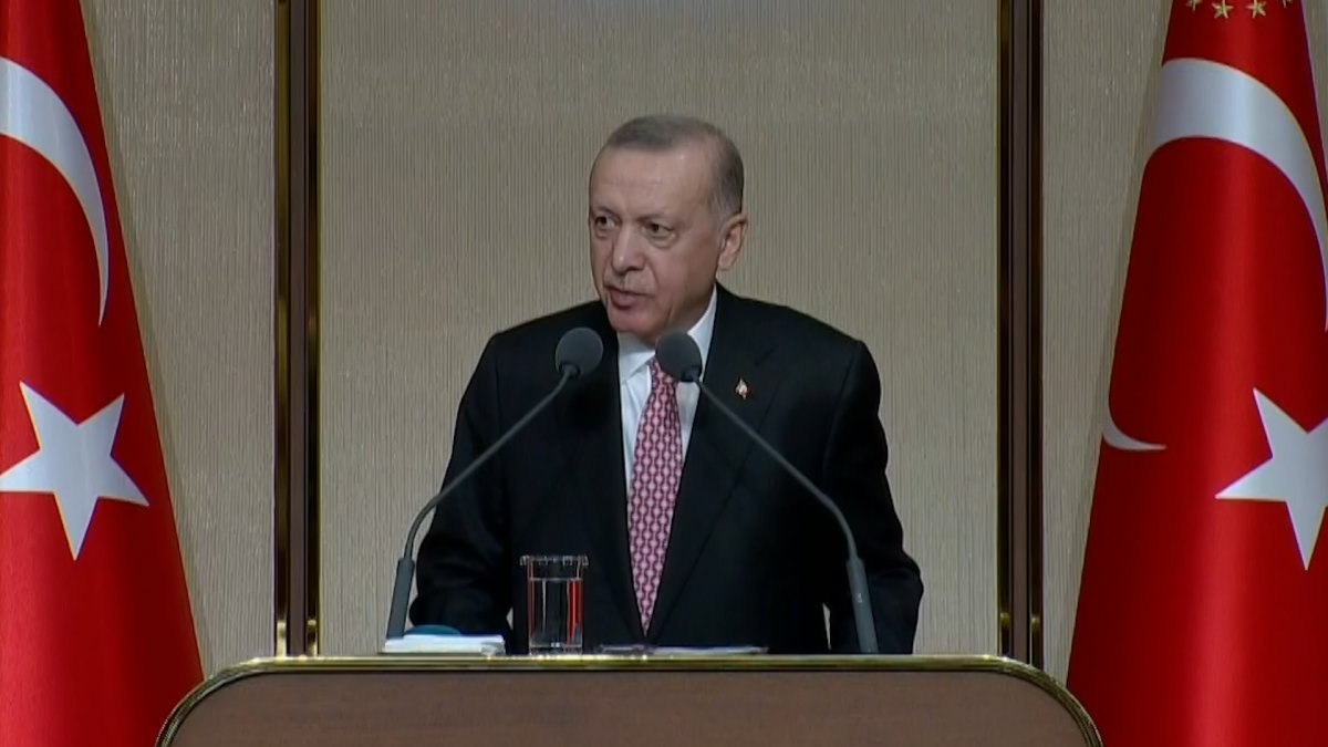 Cumhurbaşkanı Erdoğan, iftarda esnafla buluştu