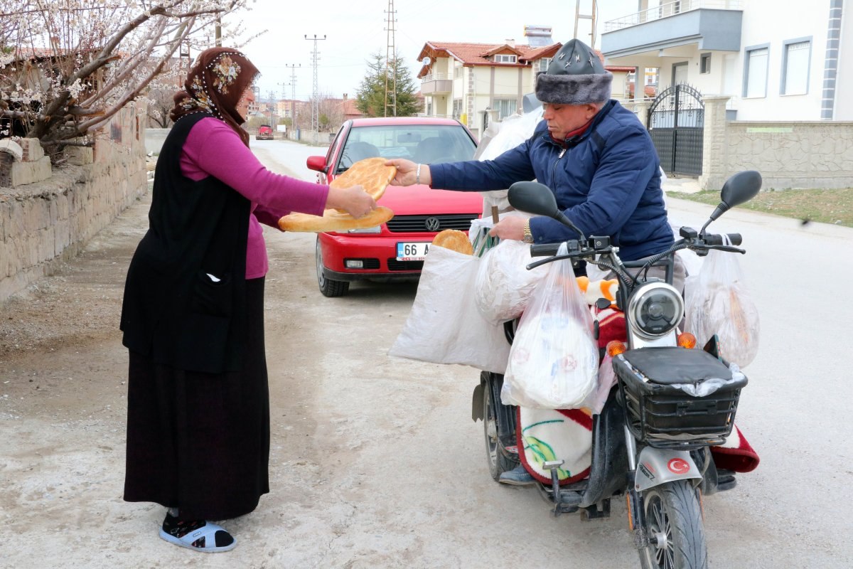 Yozgat'ta engelli aracıyla her gün 800 ekmek dağıtıyor