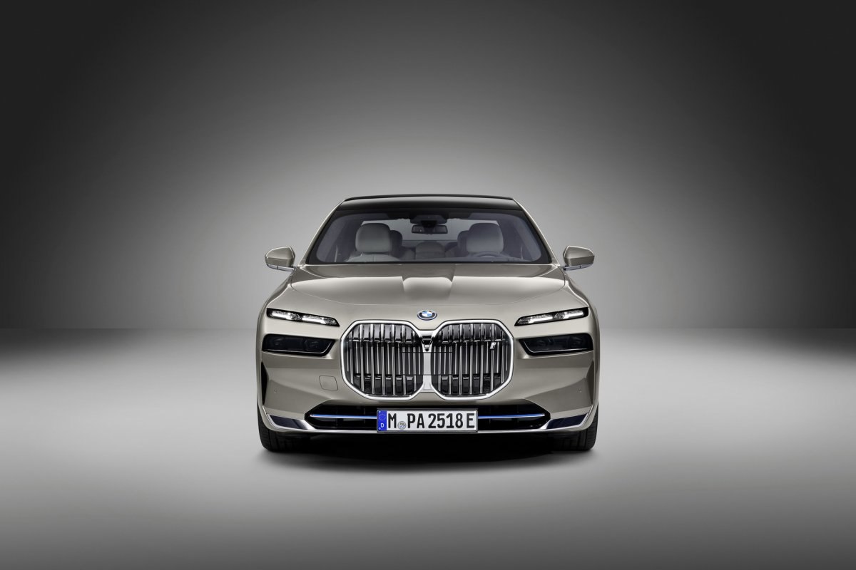 2022 BMW i7 elektrikli sedan tanıtıldı